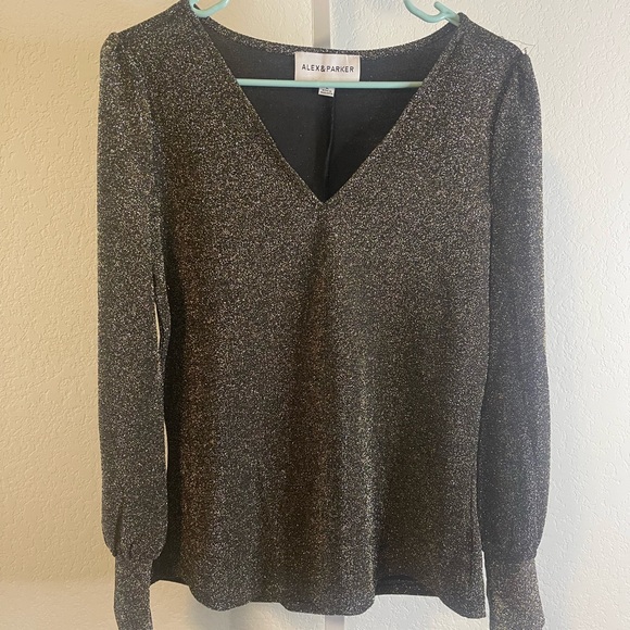 Parker Tops - NWOT -‎ Alex Parker Black Glittery V-Neck Top Size L